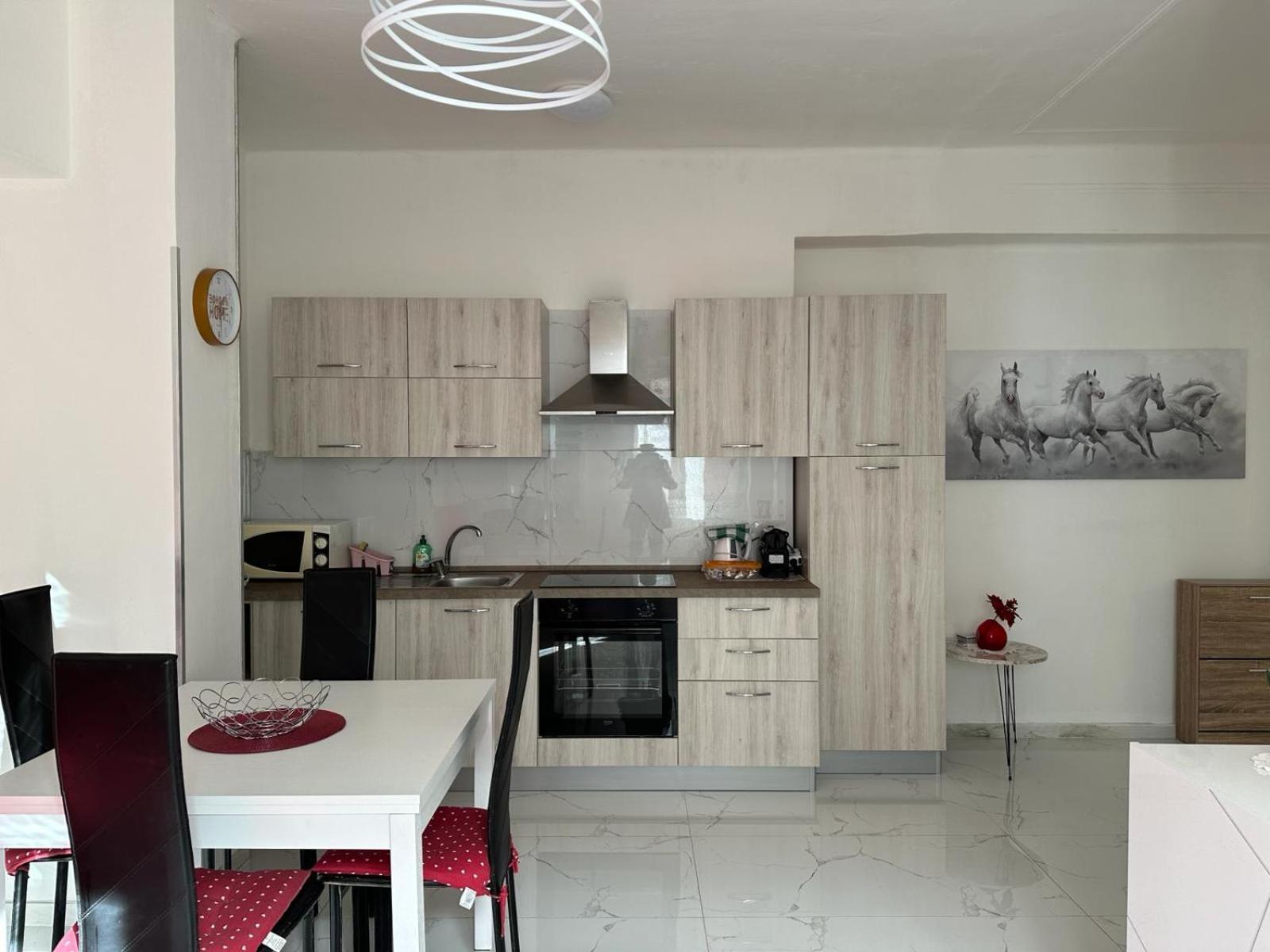 Wh - Dolce Vita - Bilocale - 5 Minuti Dal Centro - Parcheggio Gratuito - Wifi Sanremo Luaran gambar